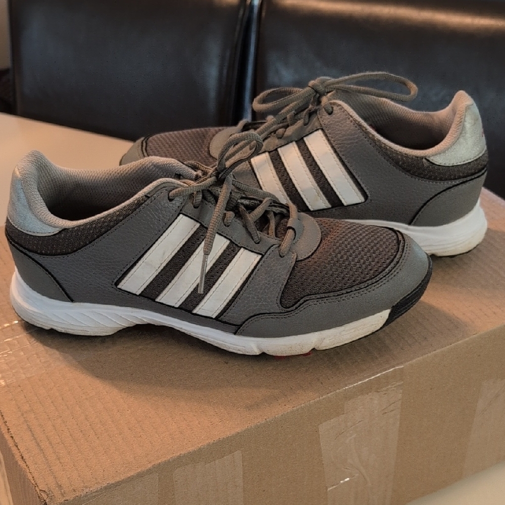 Adidas Gray and White Golf Shoes with Cushioned Support